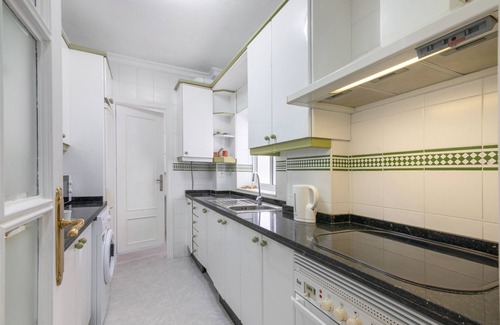 Huelva Apartamento | Apartamento 'Antiguo Estadio' con terraza privada, balcón y Wi-Fi