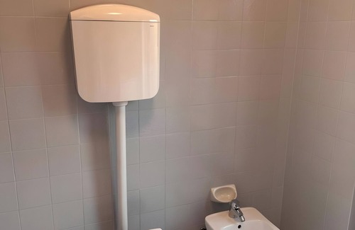 Monfalcone Apartamento | Apartment 'Aris' with Balcony and Air Conditioning