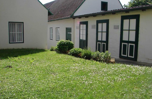 Kritzendorf Apartamento | Apartamento 'Bioweingut Hauerhof 99 - 4' con terraza compartida, Wi-Fi y aire acondicionado.