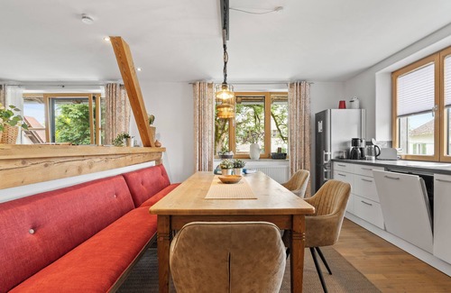Memmingen Apartamento | Apartment "Brunnen" Quiet location / Lots of nature/ 120 qm / balcony and garden