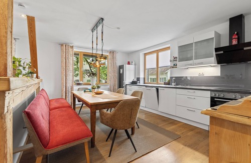 Memmingen Apartamento | Apartment "Brunnen" Quiet location / Lots of nature/ 120 qm / balcony and garden