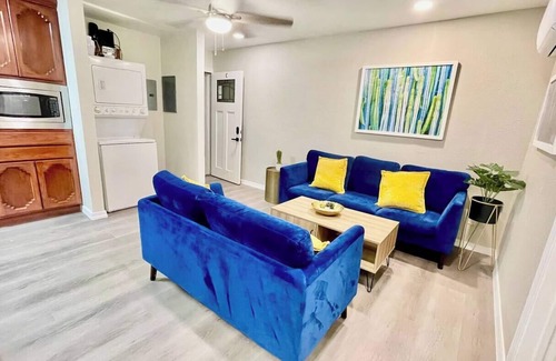 El Paso Apartamento | Apartment C, Restful,Cozy, close Sunland Park Mall