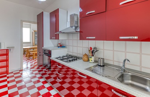 Marina di Andrano Apartamento | Apartamento 'Casa Vacanze Le Carrube' con vistas al mar, terraza privada y aire acondicionado