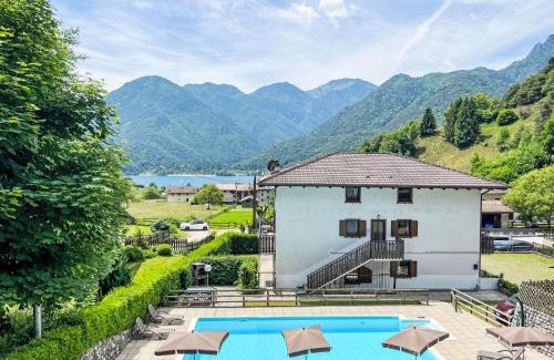 Mezzolago Apartamento | Apartment Dromaè-2 by Interhome