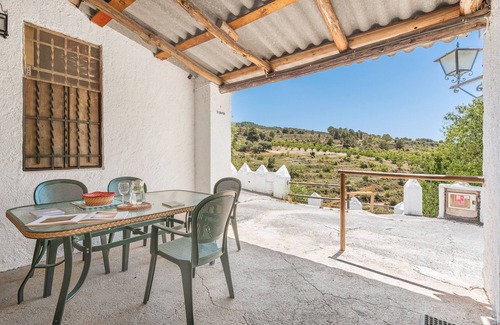 La Zubia Apartamento | Apartamento 'El Cobertizo' con vistas a la montaña, piscina compartida y Wi-Fi