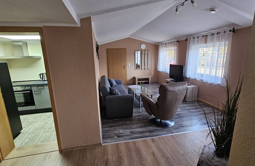 Bad Klosterlausnitz Apartamento | Apartamento 'Ferienwohnung Am Schwanenteich' con Wi-Fi