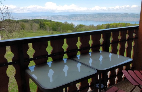 Thollon-les-Memises Apartamento | Apartment for 6 persons with magnificant lake view.