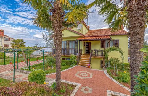 Pazin Apartamento | Apartment Flores