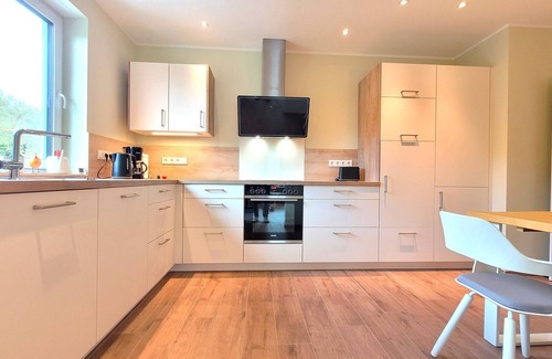 Niederdreisbach Apartamento | Apartamento 'Gittas Paradiesbude' con balcón y Wi-Fi