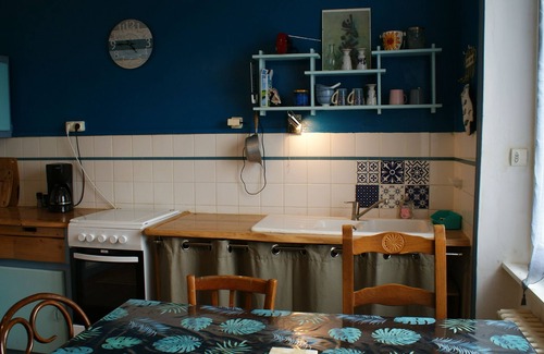 Ploudalmezeau Apartamento | Apartment in house 400m from the sea in three directions