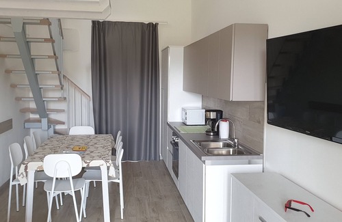 Desenzano del Garda Apartamento | APARTAMENTO ESMERA SUPERIOR 2 HABITACIONES Y 2 BAÑOS