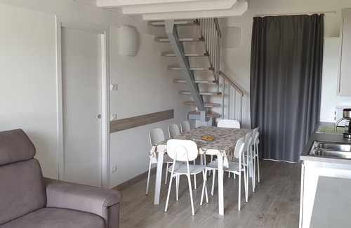 Desenzano del Garda Apartamento | APARTAMENTO ESMERA SUPERIOR 2 HABITACIONES Y 2 BAÑOS