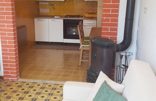 Bajardo Apartamento | Apartamento 'L'Angolo Con Vista A Bajardo' con Vista a la Montaña, Terraza Privada y Jardín Privado