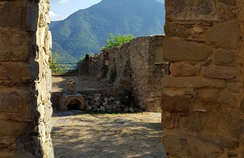 Bajardo Apartamento | Apartamento 'L'Angolo Con Vista A Bajardo' con Vista a la Montaña, Terraza Privada y Jardín Privado