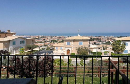 Tortoreto Apartamento | Apartamento en Villa vista al mar: aire acondicionado, balcón, fresco, protegido.