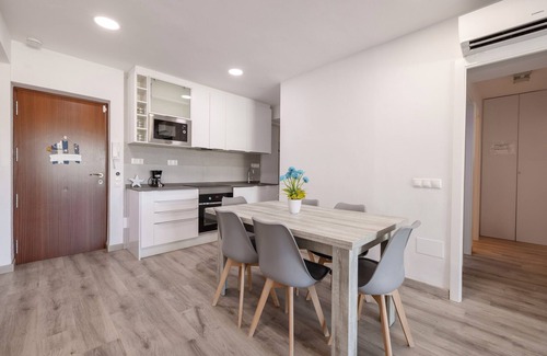 La Pineda Apartamento | Apartamento 'La Pineda' con vistas al mar, Wi-Fi y aire acondicionado