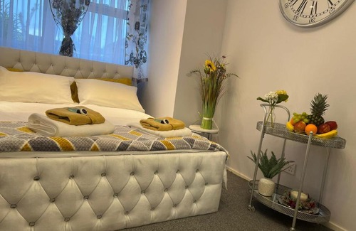 Havering Park Apartamento | Apartment Luxe FREE WIFI, FREE PARKING, FREE NETFLIX