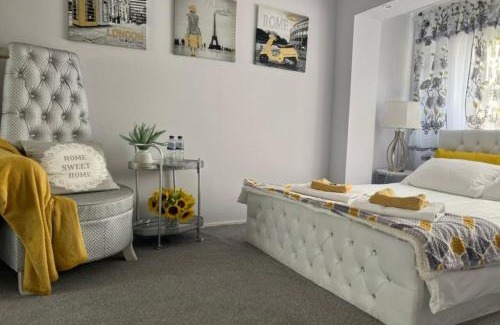 Havering Park Apartamento | Apartment Luxe FREE WIFI, FREE PARKING, FREE NETFLIX