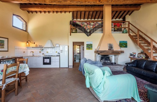 Radicondoli Apartamento | Apartamento 'Magica Toscana' con vistas a la montaña, piscina compartida y Wi-Fi