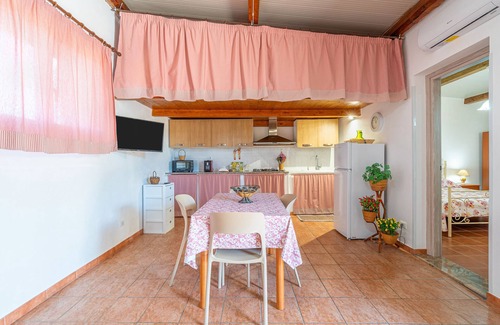 Granelli Apartamento | Apartamento 'Nonna Rosa' con terraza privada, jardín compartido y aire acondicionado