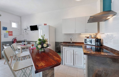 Alojera Apartamento | Apartamento 'Playa Azul - 1' con vistas al mar, Wi-Fi y aire acondicionado