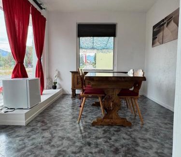 Gwatt Apartamento | Apartment Pottery - Park view