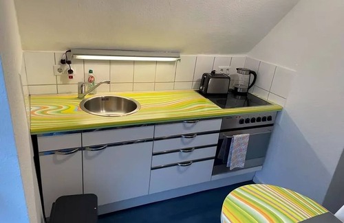 Lingen Apartamento | Apartamento 'Room4rent' con balcón y Wi-Fi