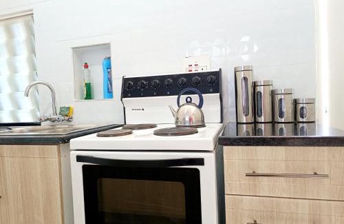 Harare Apartamento | Apartment Sleeps 2 with Queen Bed