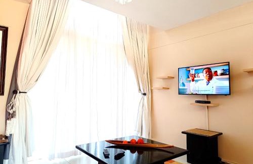 Harare Apartamento | Apartment Sleeps 2 with Queen Bed