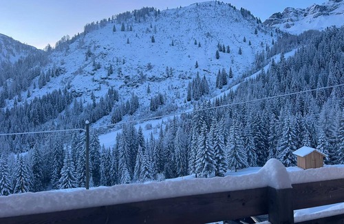 Colle Santa Lucia Apartamento | Apartamento 'Sunny Arabba' con vistas a la montaña, jardín privado y Wi-Fi