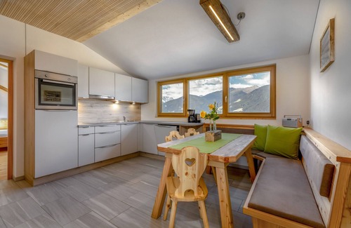 Sluderno Apartamento | Apartamento 'Vernalhof Apt Panorama Large' con vistas a la montaña, terraza compartida y Wi-Fi