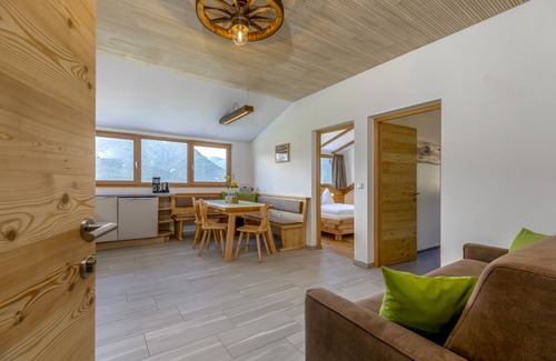 Sluderno Apartamento | Apartamento 'Vernalhof Apt Panorama Large' con vistas a la montaña, terraza compartida y Wi-Fi