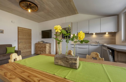 Sluderno Apartamento | Apartamento 'Vernalhof Apt Panorama Large' con vistas a la montaña, terraza compartida y Wi-Fi