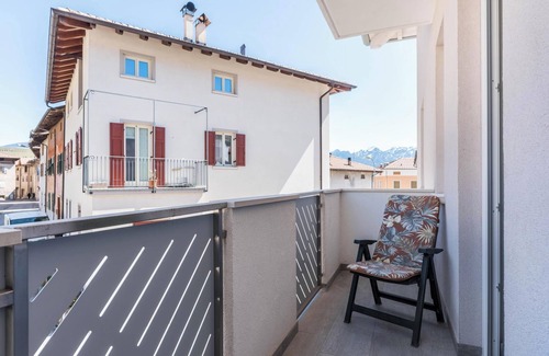 Ville d'Anaunia Apartamento | Apartamento "Villa Vacanze Pink Lady" con vistas a la montaña, terraza privada y jardín compartido