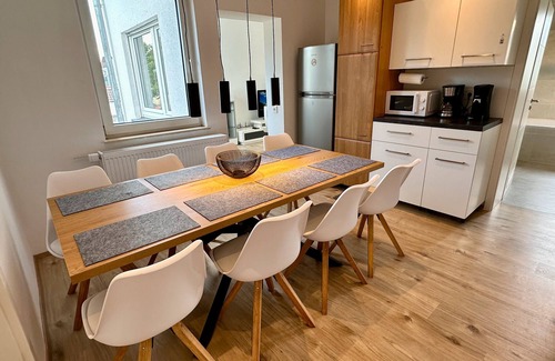 Biebesheim am Rhein Apartamento | Apartamento 'Wohnen Auf Zeit - No1' con terraza privada, balcón y Wi-Fi