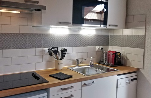 Thollon-les-Memises Apartamento | Apartment with a balcony view on lake Geneva