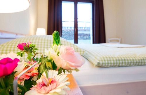 Caputh Apartamento | Apartamento Wilde Rose en la casa de huéspedes Bergvilla