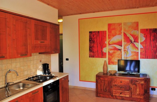 Malcesine Apartamento | Apartamento con jardín, piscina climatizada, wifi, parking interno