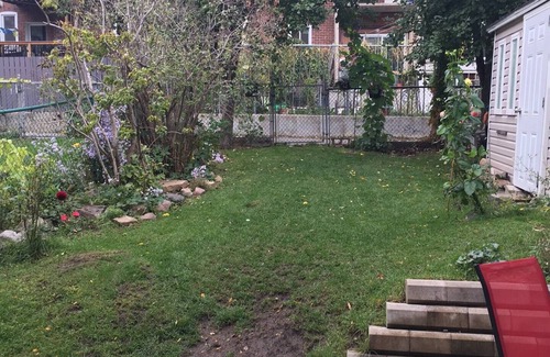 Cote-Des-Neiges—Notre-Dame-De-Grace Apartamento | Apartment with landscaped backyard, close to Monkland village, MUHC, Concordia