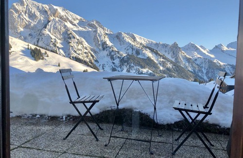 Manigod Apartamento | Apartment with terrace, panoramic view and skis at your feet