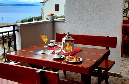 Kozarica Apartamento | Apartments Cumbelic - One Bedroom Apartment with Balcony and Sea View A1