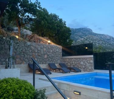 Cesarica Apartamento | Apartments Matea with Pool and sea view