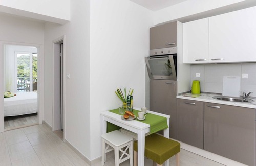 Saplunara Apartamento | Apartments Posta - Superior One-Bedroom Apartment with Terrace and Sea View - Apartman 7