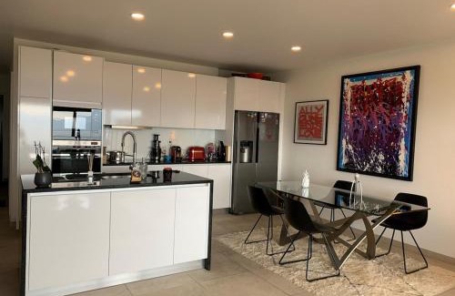 Perroy Apartamento | Appart avec piscine chauffée et plage 5 min