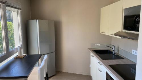 La Metare - Le Portail Rouge Apartamento | Appart' Hôtel Fauriel Saint-Etienne Parking privé balcon wifi