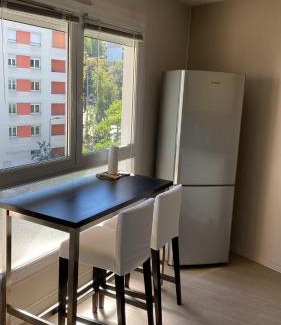 La Metare - Le Portail Rouge Apartamento | Appart' Hôtel Fauriel Saint-Etienne Parking privé balcon wifi