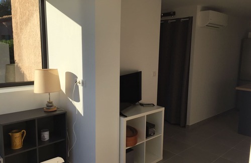 Sanary-sur-Mer Apartamento | Apartamento en casa con vistas al mar de Sanary, a 200 metros de la playa de Beaucours.