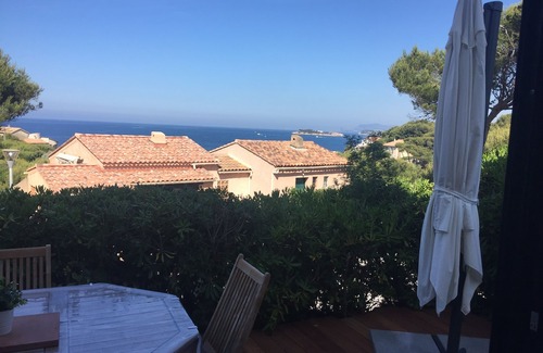 Sanary-sur-Mer Apartamento | Apartamento en casa con vistas al mar de Sanary, a 200 metros de la playa de Beaucours.