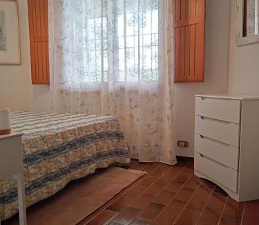 Senigallia Apartamento | Appartamento in Villa Iris, con Patio ad Uso Esclusivo, Parcheggio Privato in Giardino, in Centro Città