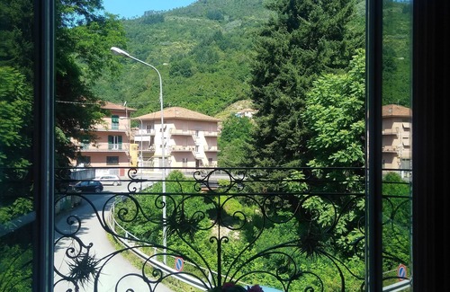 Mezzanego Apartamento | Appartamento Relax nel Verde a 15 Minuti dal Mare con Parcheggio e Selfcheck-in